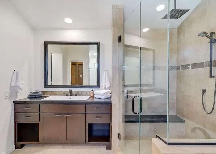 Pet Friendly-walk To 4th Ave & Downtown *