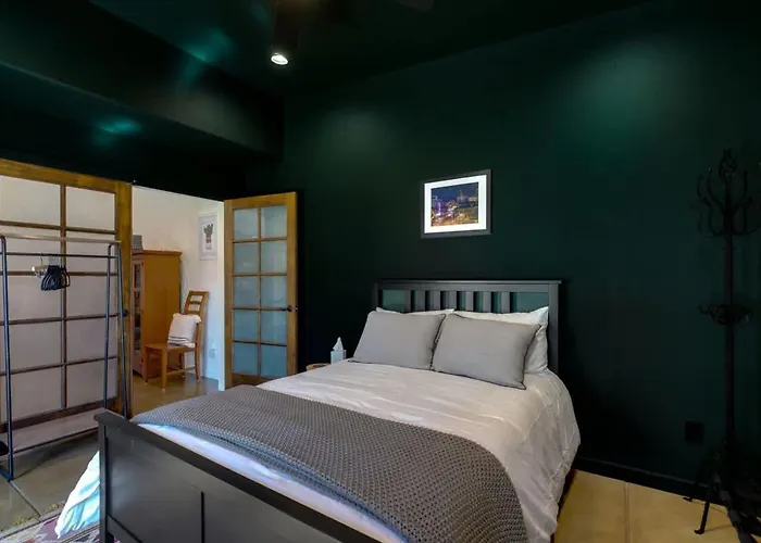 Pet Friendly-walk To 4th Ave & Downtown